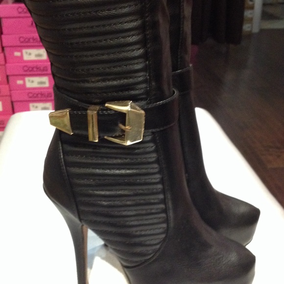 NEW Black high leather boots with golden buckle
