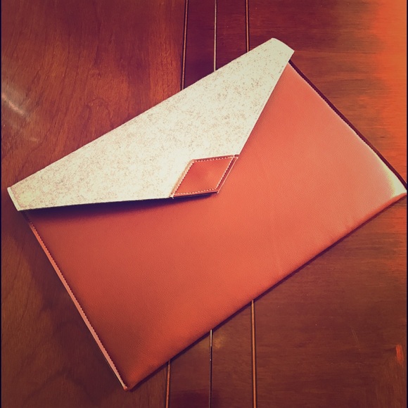 xccessori-usa Accessories - MacBook 13" Sleeve - Leather W/ Wool Felt