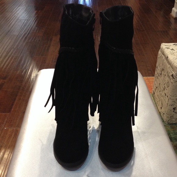 NEW Black suede boots with black fringe all around