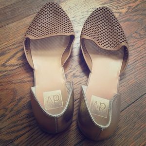 Size 9.5 Nude & Gold Dolce Vita Flats