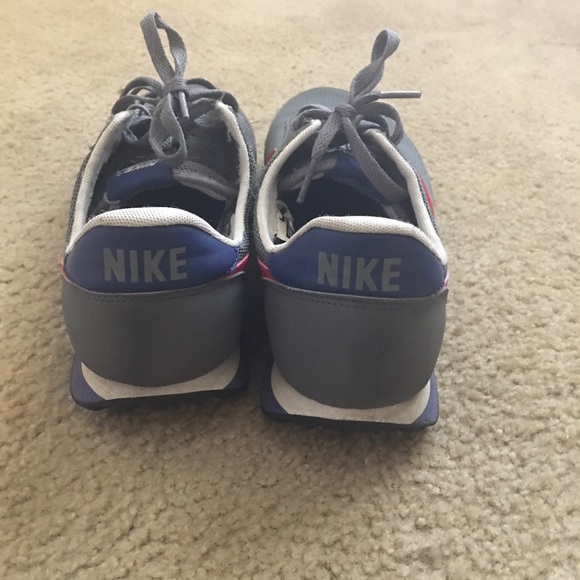 NIke sneakers - Picture 3 of 3