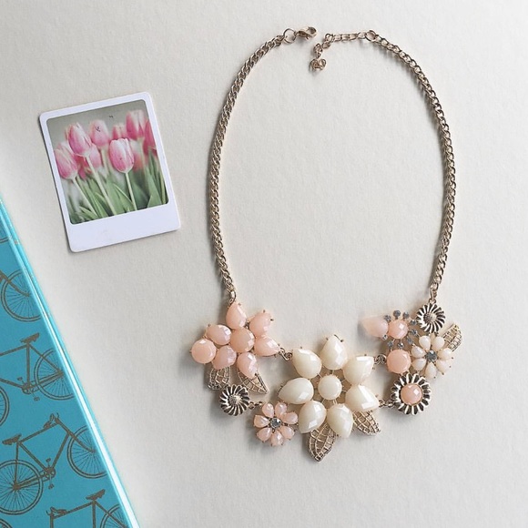 Boutique Pastel necklace! - Picture 2 of 3