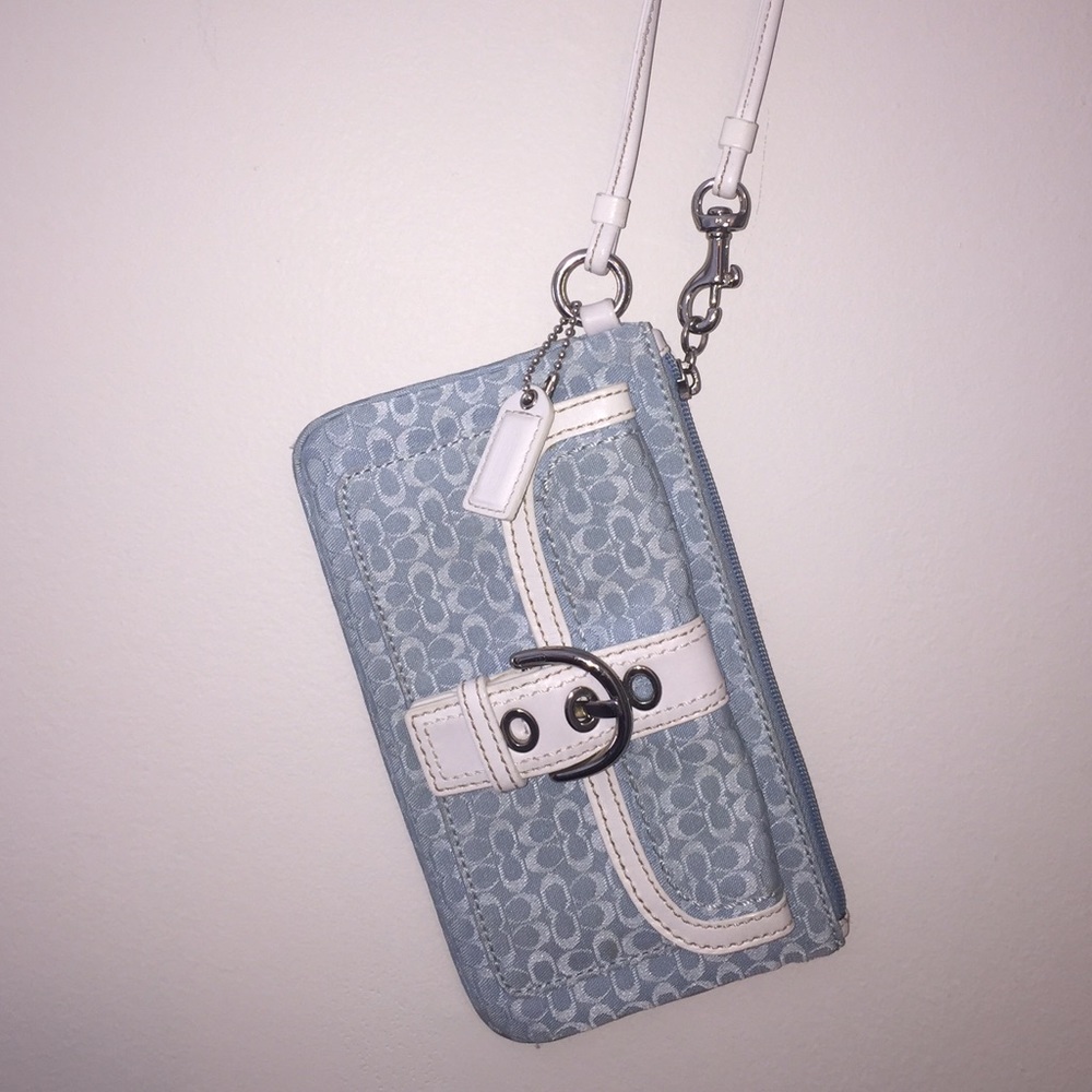 COACH Wristlet 💠