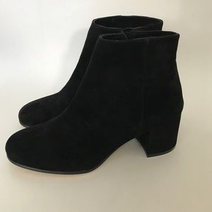 Lord and Taylor Black block heel ankle boots