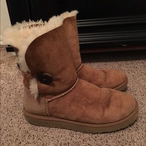 Size 7 Bailey Button UGG's