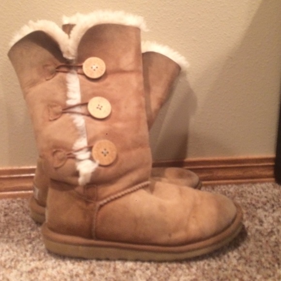 Tan Tall Bailey Button Uggs