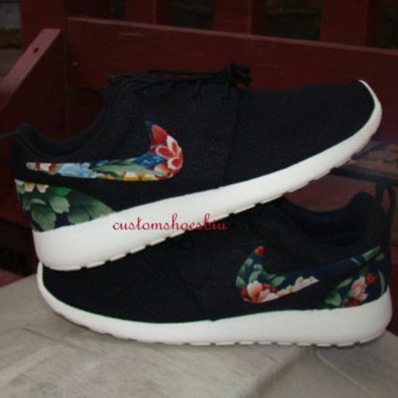 POPULAR ASIAN FLORAL PRINTED NIKE ROSHE RUNS - Picture 2 of 4
