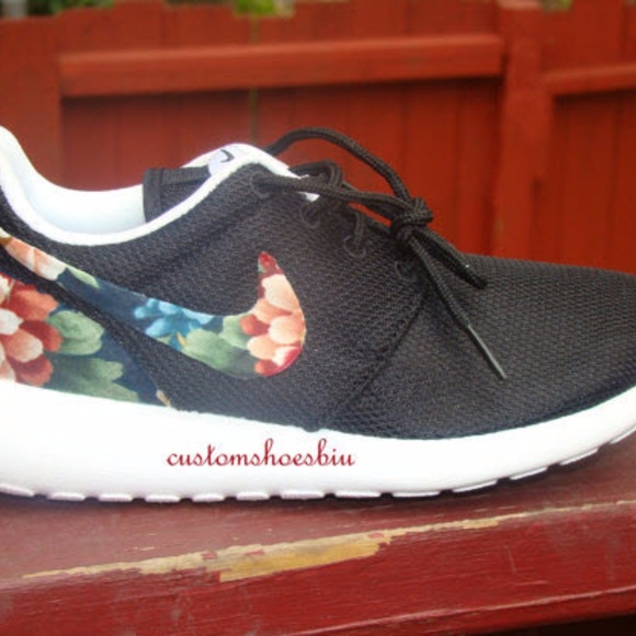 POPULAR ASIAN FLORAL PRINTED NIKE ROSHE RUNS - Picture 3 of 4