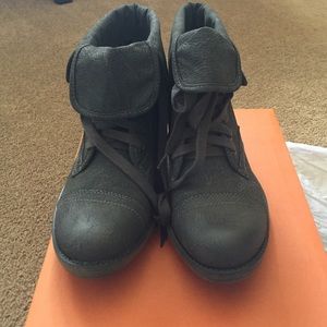 Combat boots