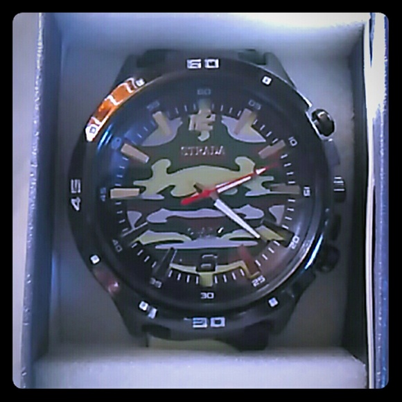 💲Need $$ SALE!💲 Green Camouflage Strada Watch