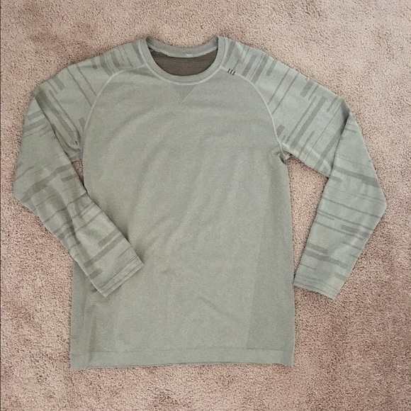Lulu Lemon Men's Shirt Size M