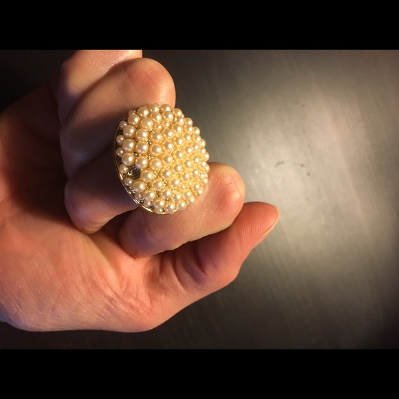 Costume pearl ring - Picture 2 of 3