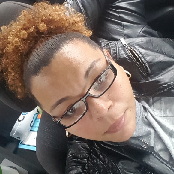 Meet your Posher, Christina - Picture 2 of 3