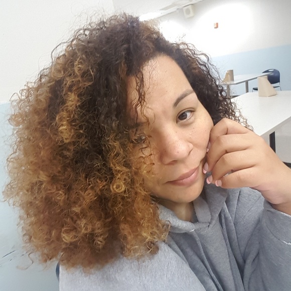 Meet your Posher, Christina - Picture 3 of 3