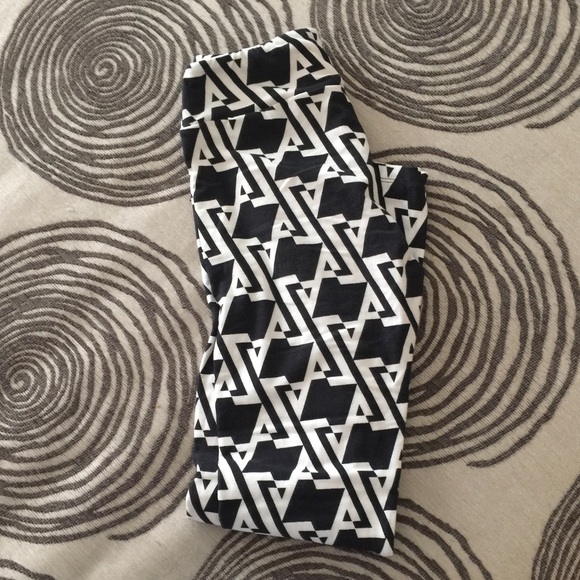 Black & White Geometric LLR Leggings