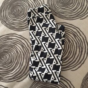 Black & White Geometric LLR Leggings