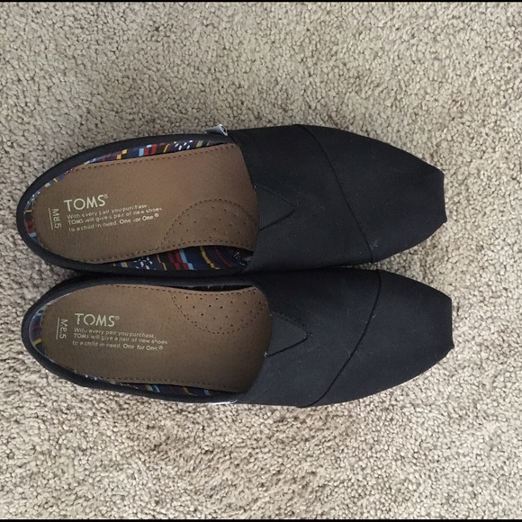 Men's Toms Size 8.5