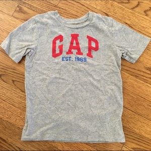 GAP boys t-shirt GAP boys t-shirt