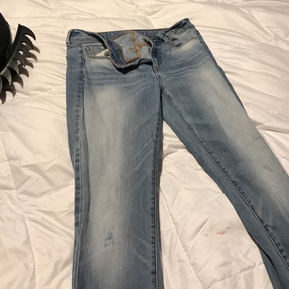 Size 8 super skinny ae distressed jeans