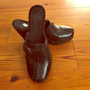 White mountain mule clogs black leather