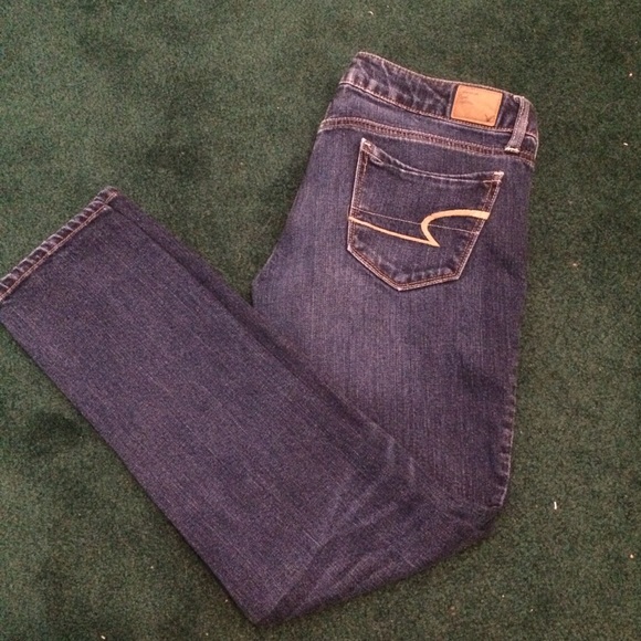 Cute dark wash American eagle skinny jeans