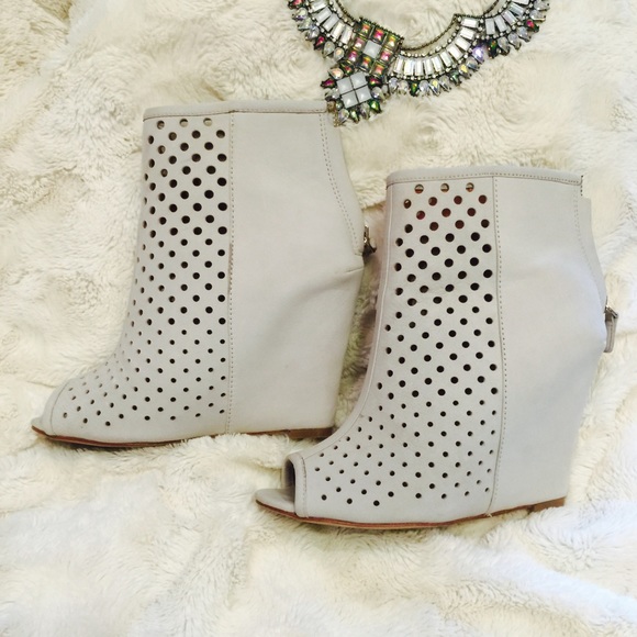 Rebecca Minkoff Grey FAB Wedges 👑 - Picture 2 of 4
