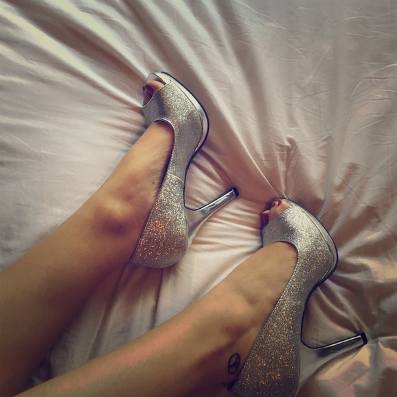 Rampage "Gracee" Silver Glitter Peep-Toe Heels