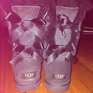 Black Bailey Bow UGGS