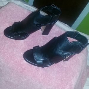 Black Echo Cutout Leather Sandals