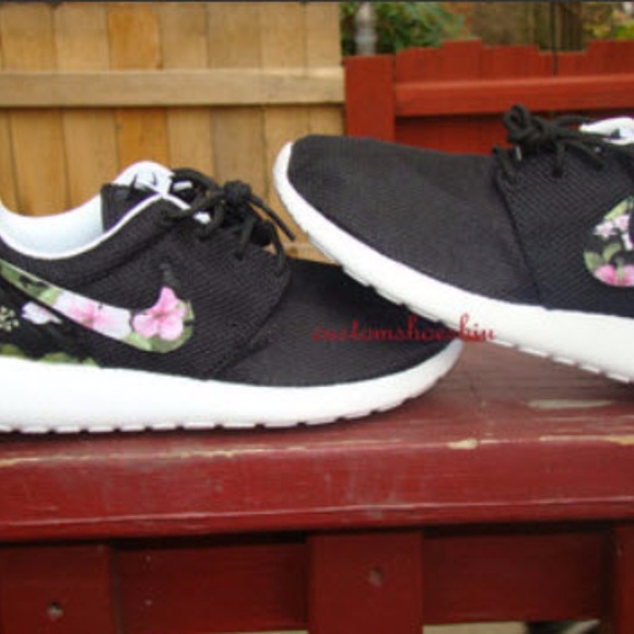 CUSTOM NIKE ROSHE RUN- PINK BLACK TROPICAL FLORAL - Picture 4 of 4
