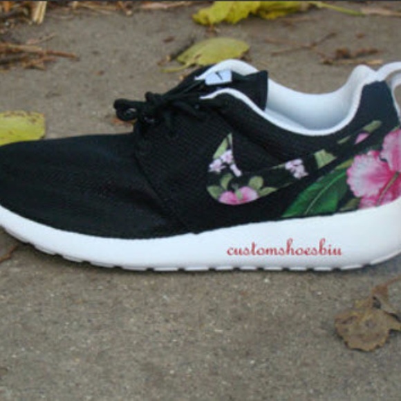 CUSTOM NIKE ROSHE RUN- PINK BLACK TROPICAL FLORAL - Picture 3 of 4