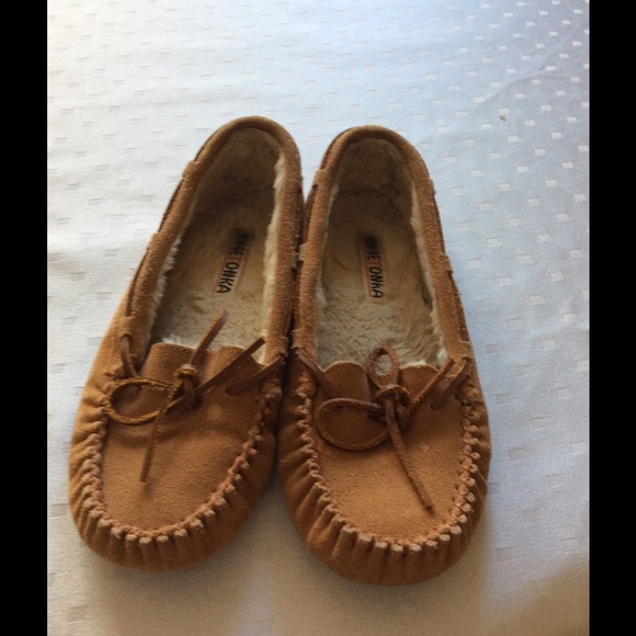 Minnetonka Moccasins Size 9
