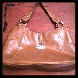 Nine West w/inside zipper pocket & side pockets