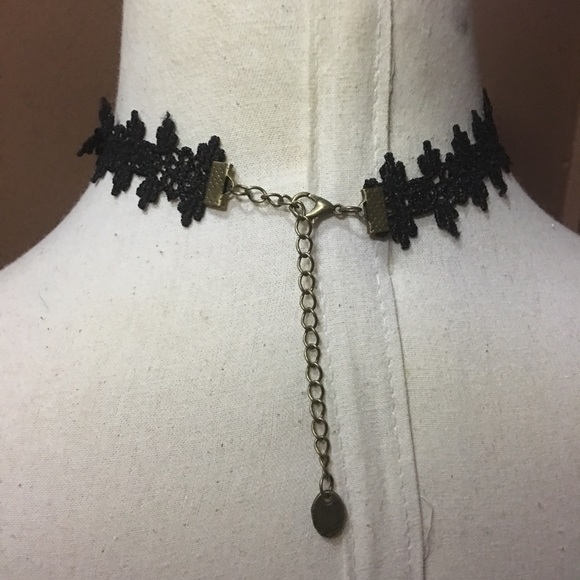 (F1) Choker Necklace - Picture 3 of 4