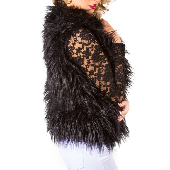 LAST ONE - Faux Fur Feather Vest - Picture 2 of 4