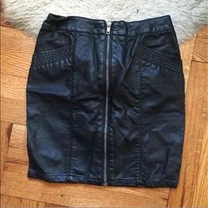 -sold- Vegan leather skirt