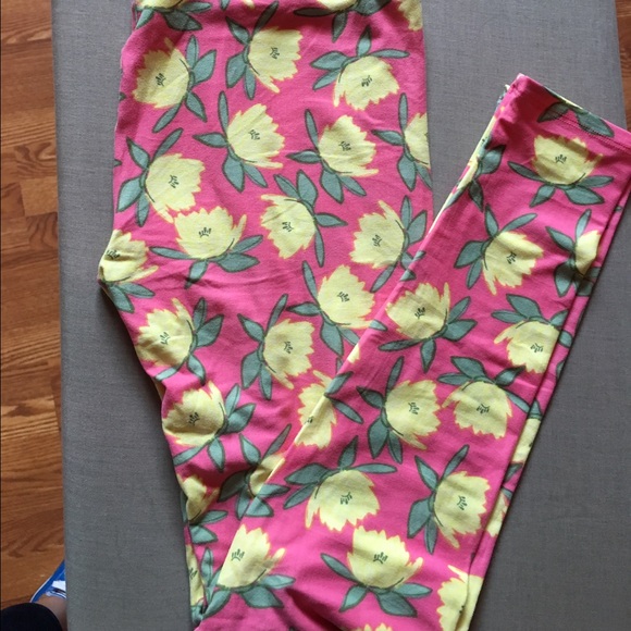 Pink floral OS BNWOT leggings