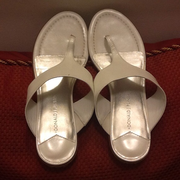 Nice used pair of Donald J Pliner.