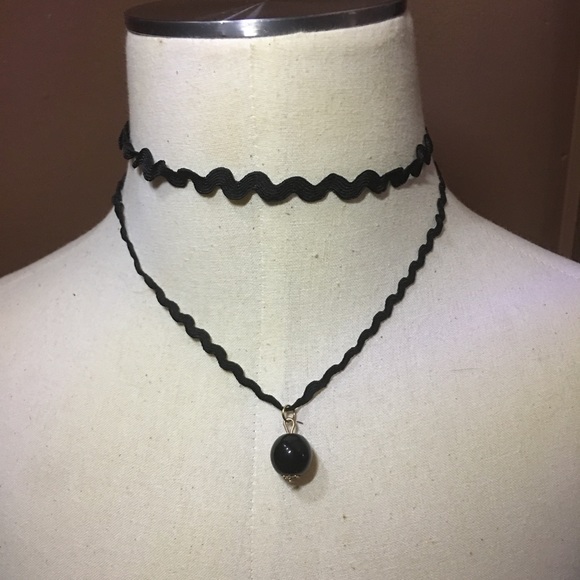 (T3) Black Choker Necklace - Picture 2 of 4