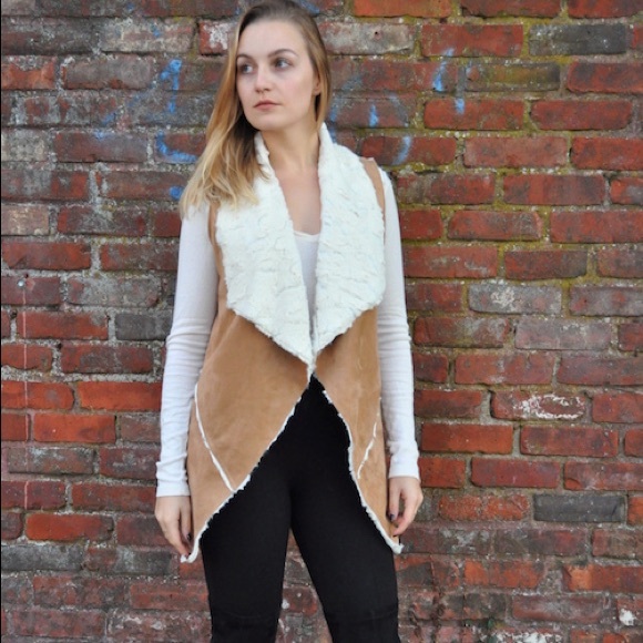 Beautiful Tan Vest with Fur Lining โ๏ธ - Picture 2 of 3
