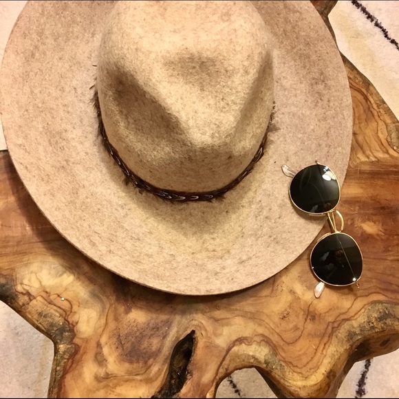 Accessories - NWT Floppy Hat with Feather Band