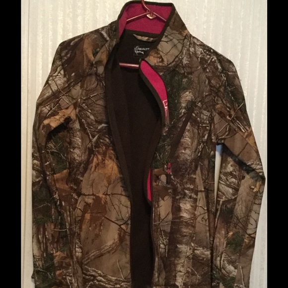 Realtree wind proof/water resistant