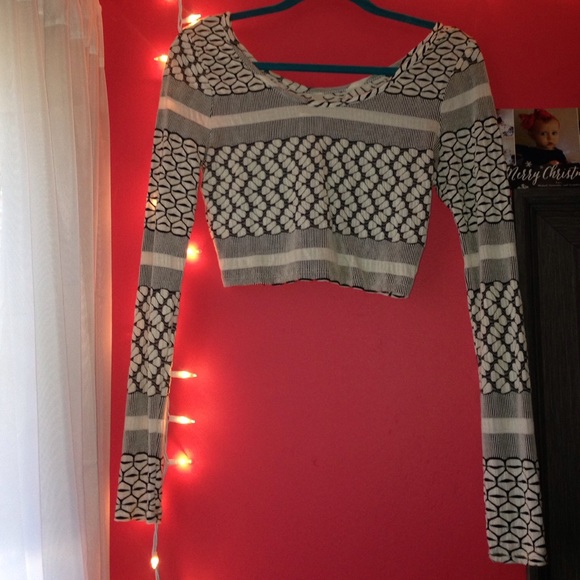 Long sleeve blk&white crop - Picture 1 of 1