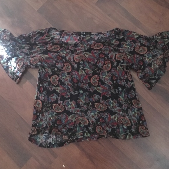 Ruffle sleeved crop top