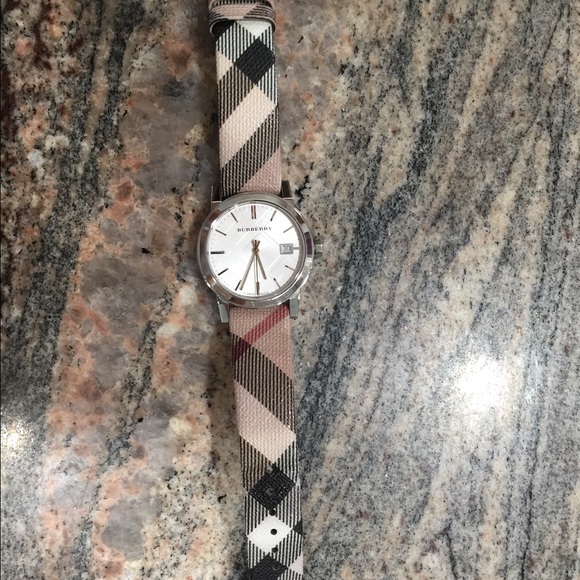 Burberry wristwatch women - Picture 1 of 4