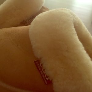 NWOT Authentic UGG Sheepskin Slippers