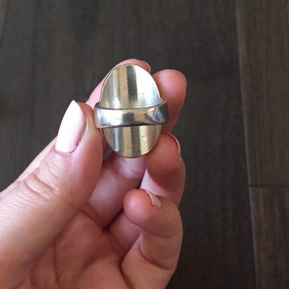 Black and silver Old Navy ring - Picture 3 of 4