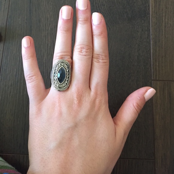 Black and silver Old Navy ring - Picture 4 of 4