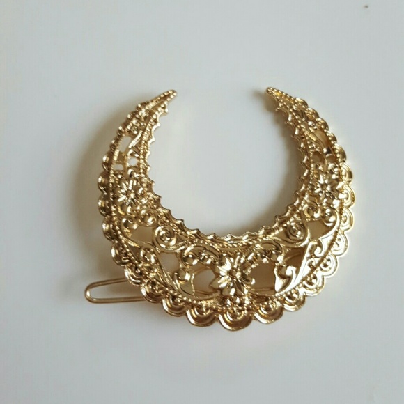 4 Hair Clips - Picture 3 of 4