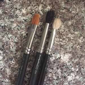 3 makeup brushes